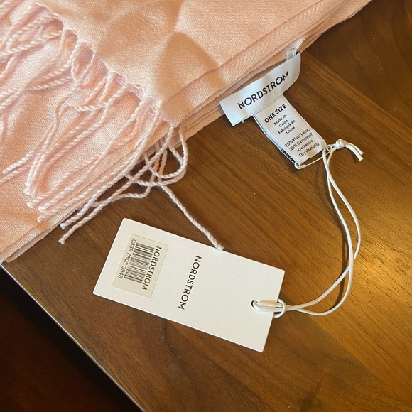 Nordstrom Tissue Weight Wool & Cashmere Scarf - Picture 8 of 10